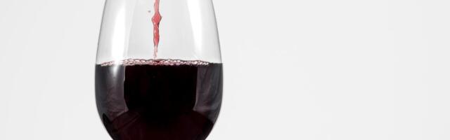 Researchers home in on headache-causing compounds in red wine