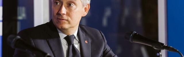 Innovation Minister says Canada will review business relationship with Amazon following Québec retreat