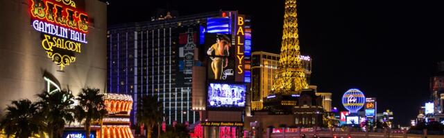 Las Vegas casinos seek to overcome summer slump with fresh deals