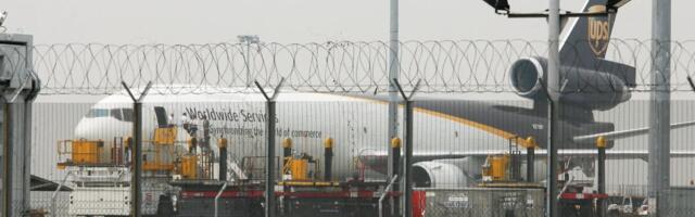 FedEx and UPS have grounded their fleets of MD-11 cargo planes after the crash in Kentucky