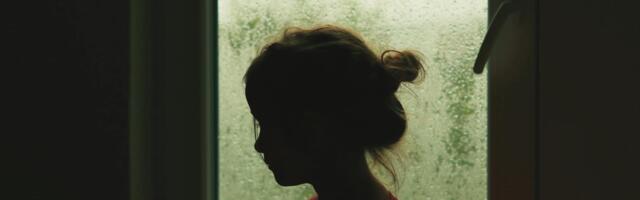 Psychology says the people who dread Monday morning the most aren’t ungrateful for their jobs. They’ve simply built a weekend self that feels truer than the one they perform from nine to five, and surrendering it weekly takes a toll nobody talks about