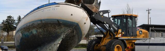Oakland police clear abandoned boats, “anchor-outs” warned to leave estuary