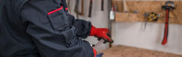 MacBook user explains why he files the sharp metal edges off his Apple laptops — unibody design facilitates a surprisingly deep roundover