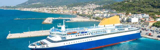 I'm a travel planner who's been on over 26 cruises. Here are 10 things I always pack and 2 I never bring