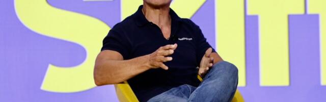 Booking CEO Touts Ties With Independent Hotels as Agentic AI and Airbnb Seek Gains