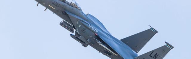 'Several' US warplanes have crashed over Kuwait, local authorities say