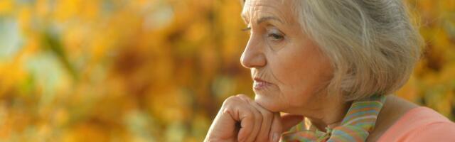 Psychology says people who become completely isolated after 60 usually displayed these 7 warning signs in their 50s without realizing it