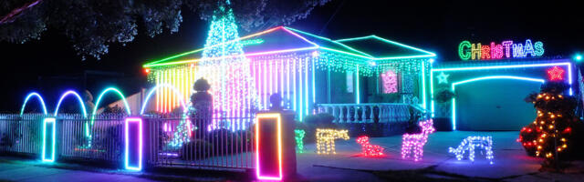 15 Of The Coolest Christmas Light Displays Across The US (2025)