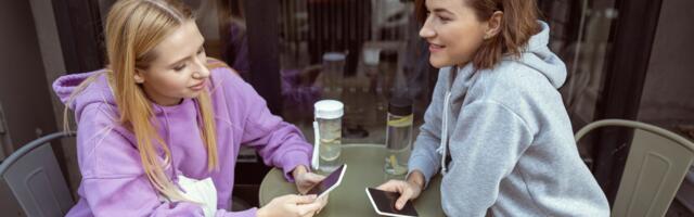 7 things people do when telling stories that make others tune out immediately without realizing it