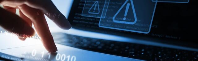 Address bar shows hp.com. Browser displays scammers’ malicious text anyway.
