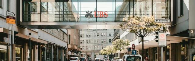 UBS, Chainlink Execute First Onchain Tokenized Fund Redemption in $100T Market