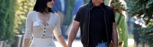 Jeff Bezos’s Wedding Invitation Is a Billionaire Fantasy Wrapped in Eco-Fluff