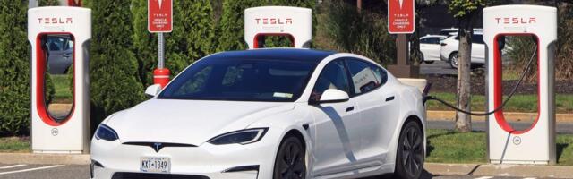 Tesla says more than 50% of Model S and X drivers pay for FSD — and the percentage is up for other models too