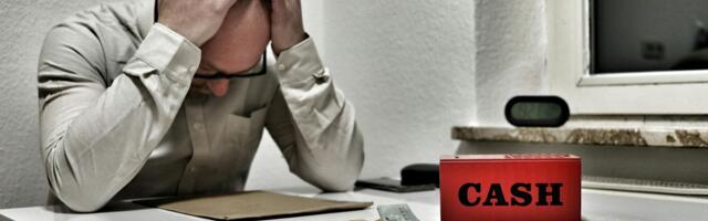 5 things people who grew up lower middle class quietly do as adults that look strange until you understand the logic behind them