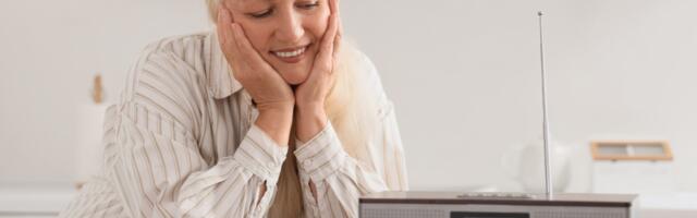 8 songs that played at every boomer wedding reception that still make them emotional decades later