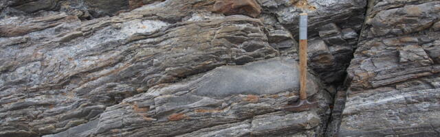 How old is the earliest trace of life on Earth?