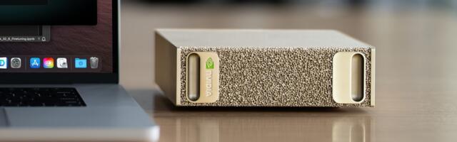 Настольный дата-центр: как NVIDIA упаковала целый ИИ-кластер в корпус 15×15 см Настольный дата-центр: как NVIDIA упаковала целый ИИ-кластер в корпус 15×15 см