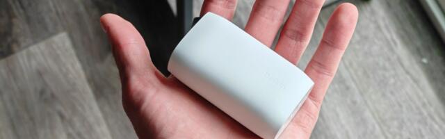 Everyone needs to buy this $30 phone charger during Cyber Week