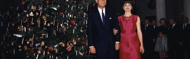Photos show White House Christmas decorations through the years