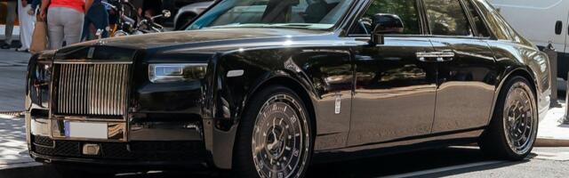 Not AI: This Custom Rolls-Royce Really Does Have Rolex Watches For Wheels