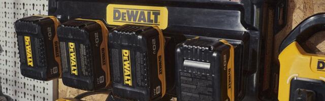 Which Batteries Is DeWalt's 4-In-1 Multiport Charger Compatible With?