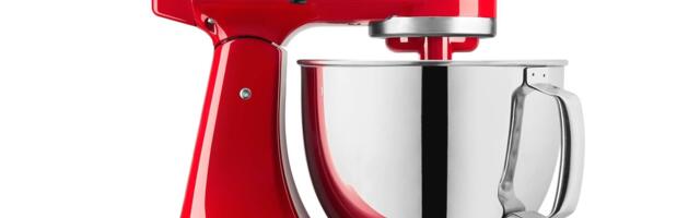 Amazon Has Dropped The Price Of This KitchenAid Mixer To a Record Low, Just In Time For Thanksgiving Dinner