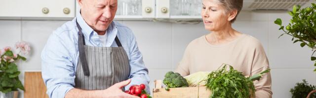 If you’re over 65 and still cook full meals from scratch regularly, psychology says you display these 7 traits most people have quietly abandoned