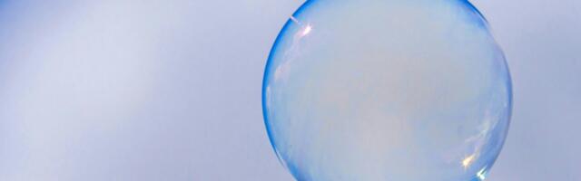 VCs urge founders to fundraise before AI bubble bursts