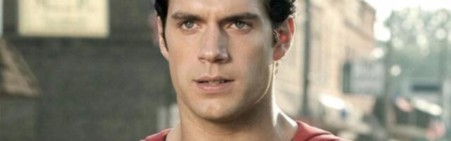 Zack Snyder Reveals Henry Cavill in the Reeves Superman Suit