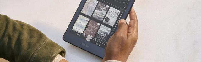 Amazon’s color Kindles finally get their long-overdue dark mode