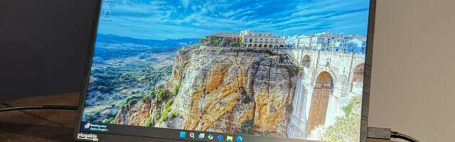 Plugable 15.6-inch USB-C Portable Monitor Review: Par for the course