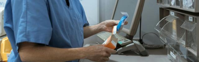 Where to Buy Minoxidil in Ireland: Pharmacy vs Online Options Compared