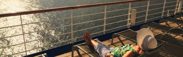 I've worked on cruise ships for years. Here are 6 things passengers should pack and 5 they shouldn't.