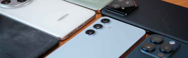 Samsung overtakes Apple as smartphone market sinks to a 13-year low