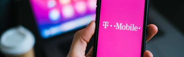 Is T-Mobile down? Users report widespread outages