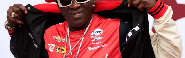 Flavor Flav tries to save Red Lobster by ordering everything on the menu
