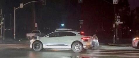 California regulator reviews Waymo stalls during San Francisco power outage