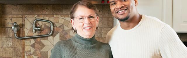 Viral Thanksgiving grandma and guest spend 10th holiday together