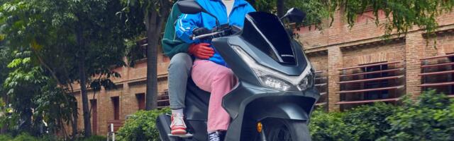 How Fast Will A Honda PCX Scooter Go? (And How Much Does It Cost?)