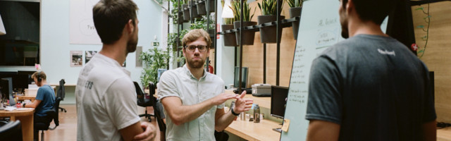 This startup’s employees thank each other — with real cash