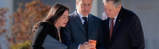 Senators just banned themselves from trading on prediction markets