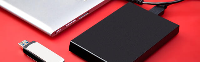 USB Flash Drives Vs. External Hard Drives: What's The Difference?