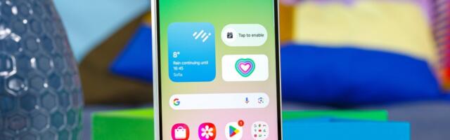 Samsung starts buying Chinese display panels for its mid-range smartphones