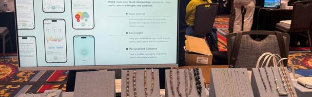 This Necklace Is Like a Mood Ring for the AI Age