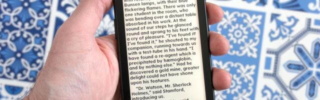A touchscreen and light make the new X4 Pro the best version of Xteink’s tiny e-readers