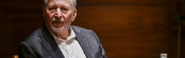 Former Treasury Secretary Larry Summers is leaving his teaching role at Harvard after Epstein emails