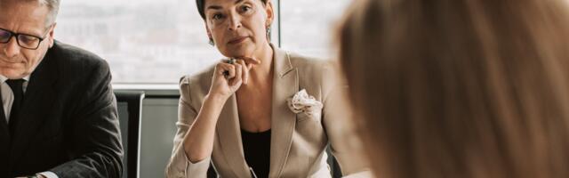 8 things naturally elegant people do without thinking that you can’t fake no matter how hard you try