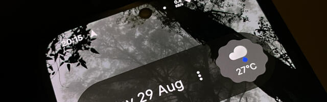 Why There's A White Dot On Your Android Phone's Screen (And How To Remove It)
