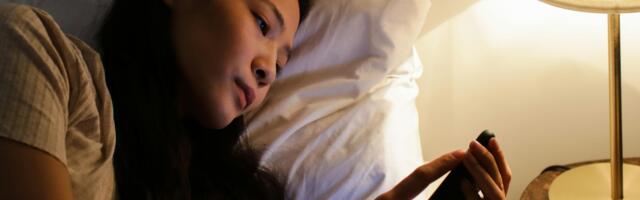 Psychology says the people who read everything on social media but never post anything are not the shy ones or the antisocial ones — they are usually the most careful observers in the room, and they have learned that watching quietly gives them information about other people that speaking would immediately take away
