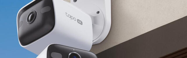 This outdoor security cam adds a second camera that moves and zooms